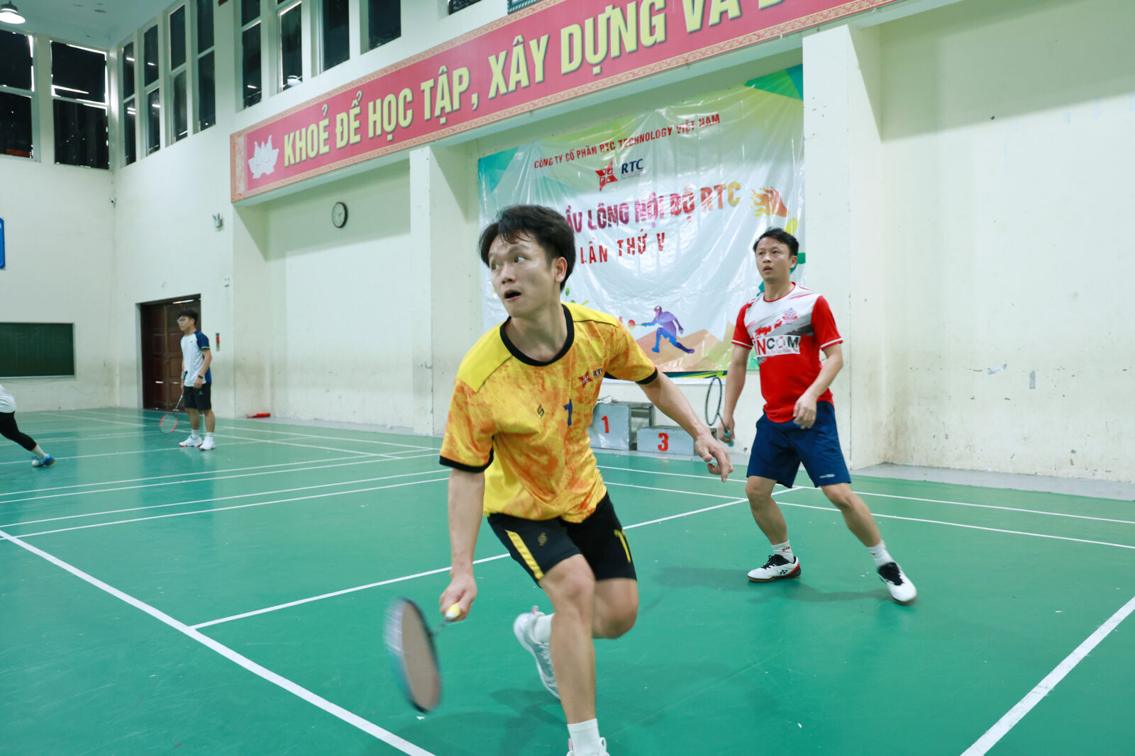 Giải đấu diễn ra sôi động với nhiều pha cầu đẹp mắt