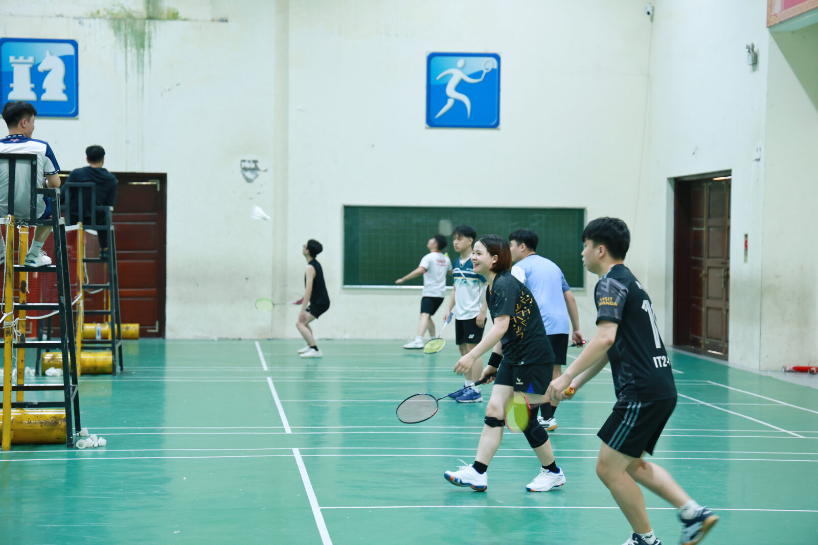 Giải đấu còn mang đến nhiều khoảnh khắc vui vẻ, những tiếng cười sảng khoái và tinh thần thi đấu hết mình của tất cả các đội tham gia.