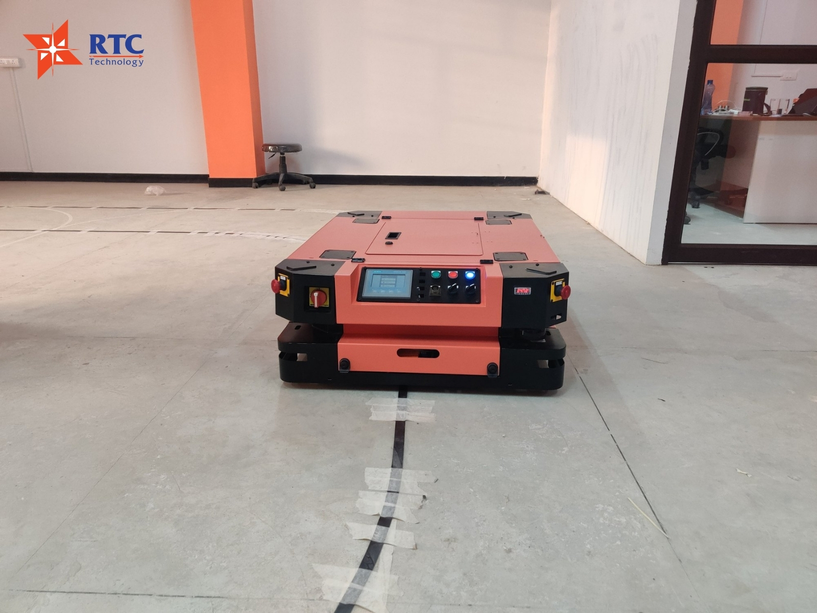 AGV chỉ có thể di chuyển trên tuyến đã được thiết kế sẵn